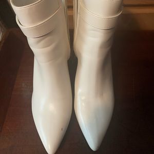 White Calvin Klein booties size 7 very cute